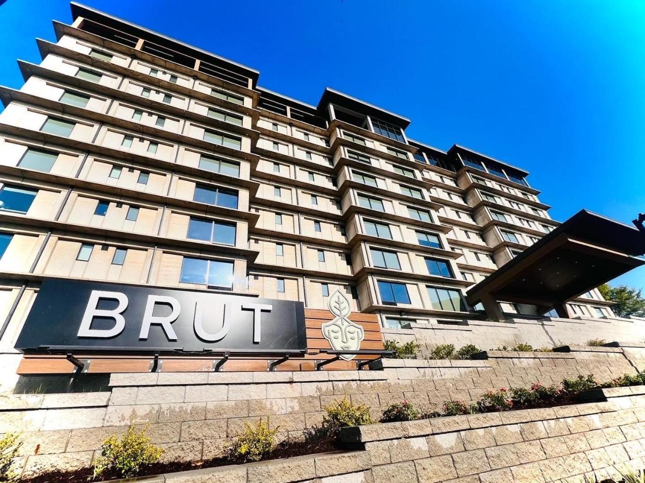 Brut Hotel Tulsa Exteriör bild